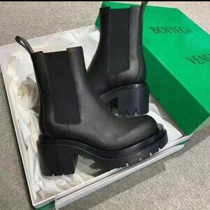 NIB Bottega Veneta - Lug leather Chelsea boots BLACK